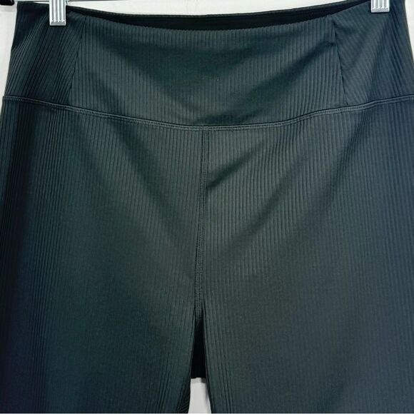 Girlfriend Collective Charcoal Gray Ribbed Biker Stretch Athletic Workout Shorts - Picture 4 of 14